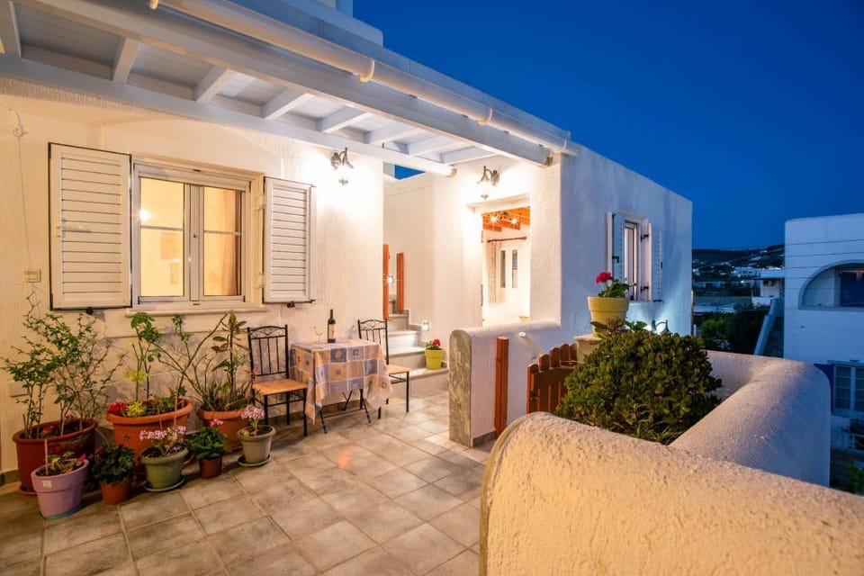 Standard Double Room Village-Mountain View Second Floor Apartment in Paros