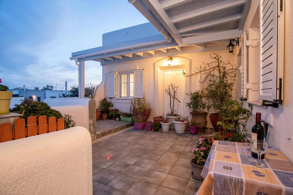 Standard Double Room Village-Mountain View Second Floor Apartment in Paros