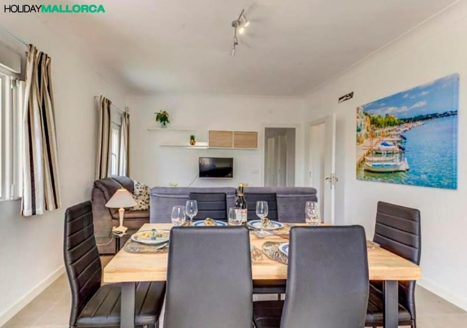 Lakeside Plaza - 2 min away from Alcúdia Beach Villa in Raiguer
