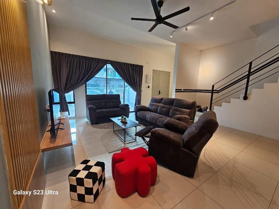 Damai Stay @ Ipoh (16 - 20 Pax) Vacation rental in Perak