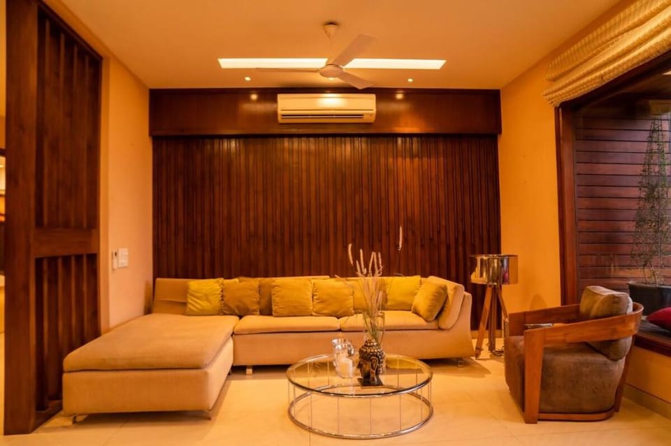 Ambaram 4BR Villa with Large Lawn, a Jumbo Jacuzzi Villa in Himachal Pradesh
