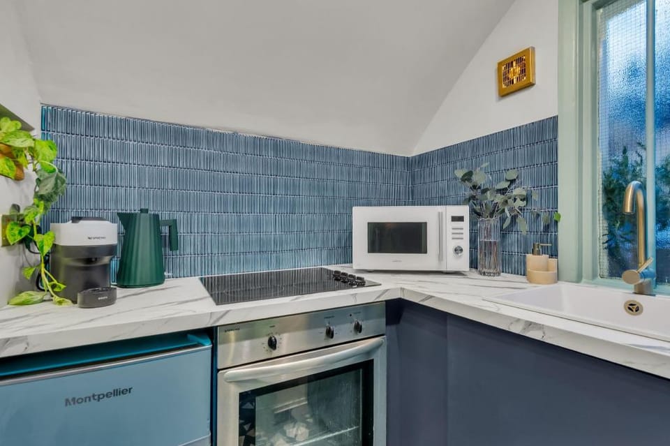 KensingtonApartments-one bed room lower ground Apartment in City of Westminster