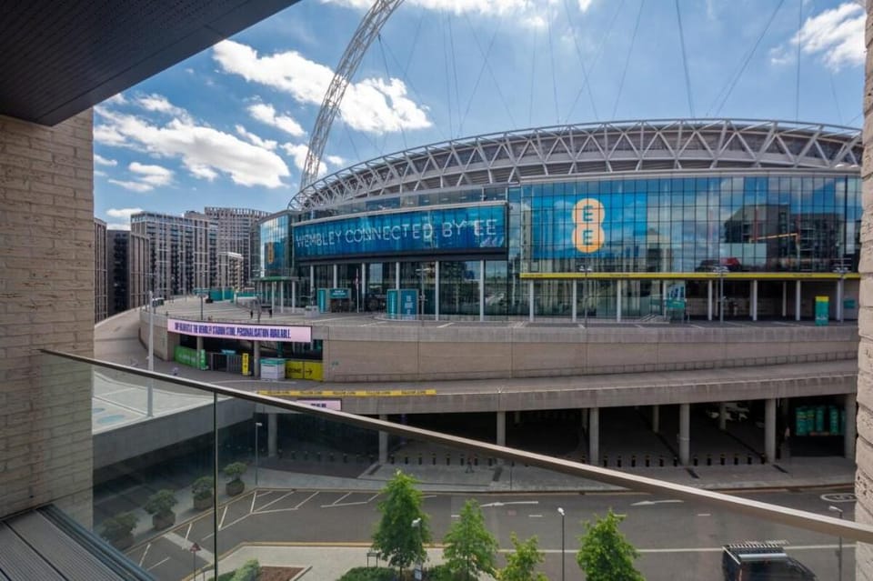 Two Bedroom apartment with balcony in Wembley Apartment in Wembley