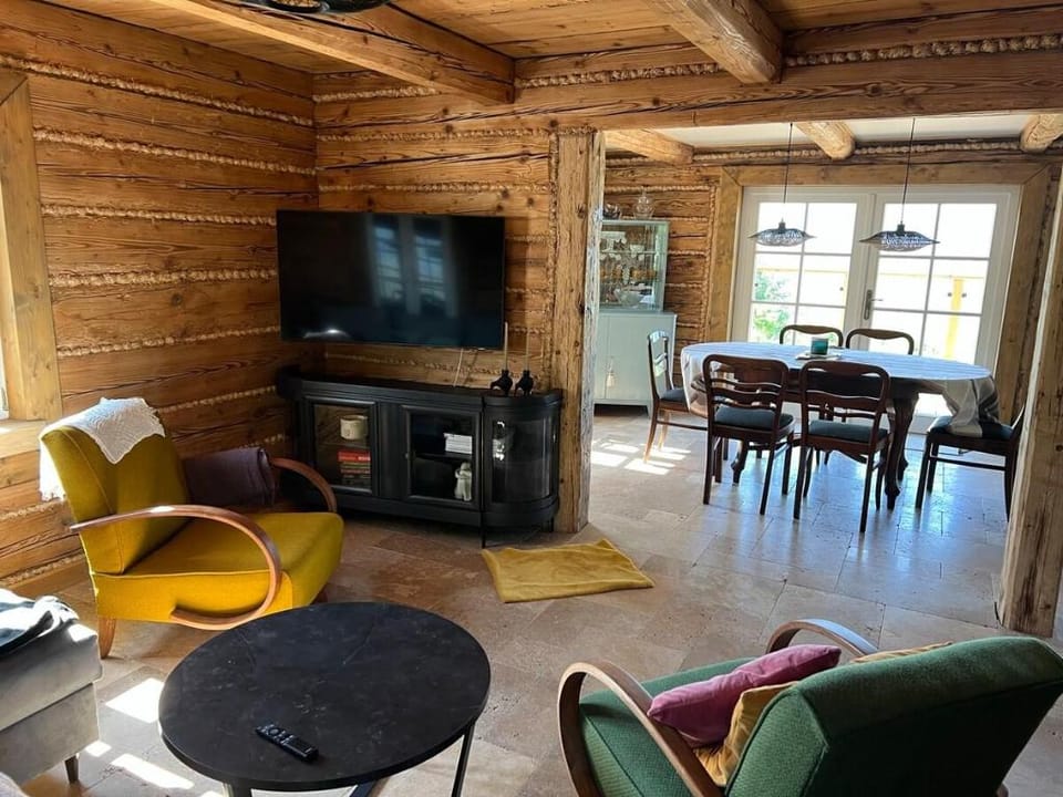 120-letnia Chata z Jacuzzi i Sauną na wyłączność Vacation rental in Lesser Poland Voivodeship