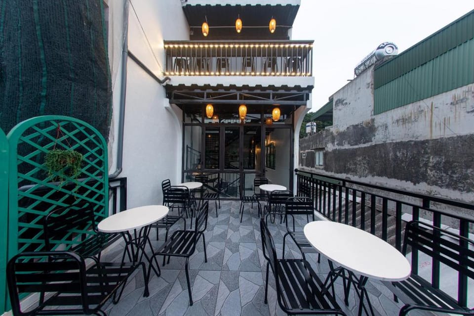 Strawberry Ha Giang Loop - Twin Bed Room Apartment in Vietnam