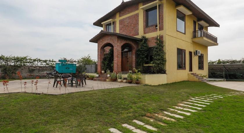 Alaya Stays 3 BHK Farmhouse wit Pvt Pool & Garden - Anantara Vacation rental in Haryana