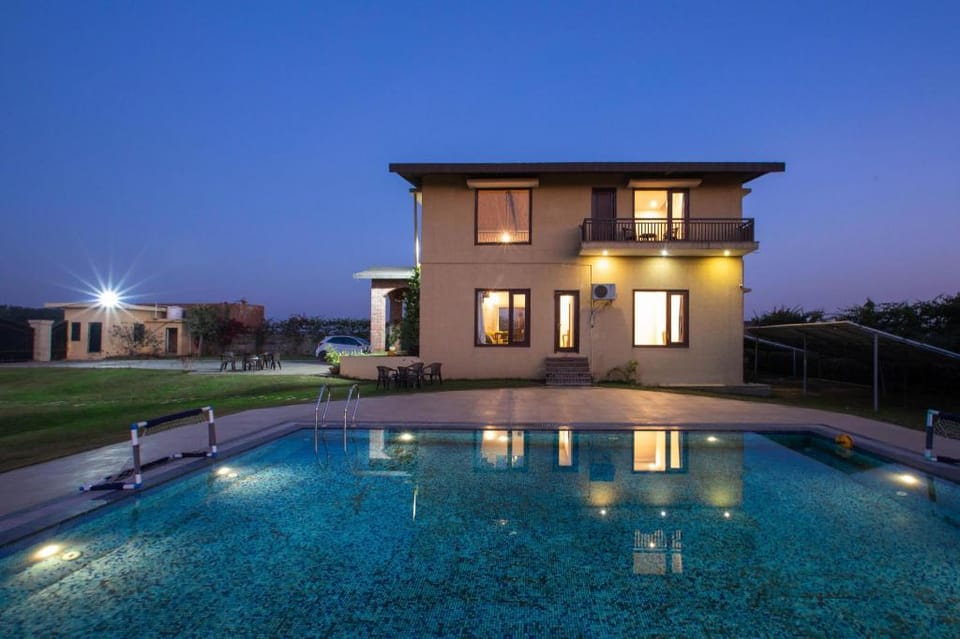 Alaya Stays 3 BHK Farmhouse wit Pvt Pool & Garden - Anantara Vacation rental in Haryana