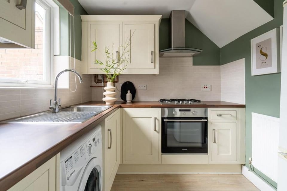 Modern home with parking and patio - Ritual Stays Vacation rental in Hemel Hempstead