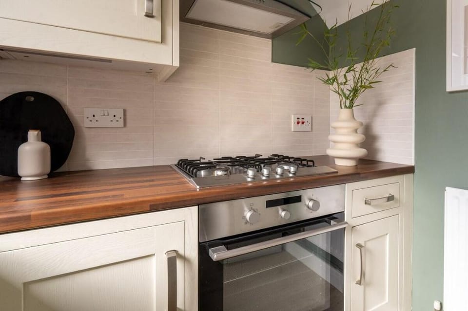 Modern home with parking and patio - Ritual Stays Vacation rental in Hemel Hempstead