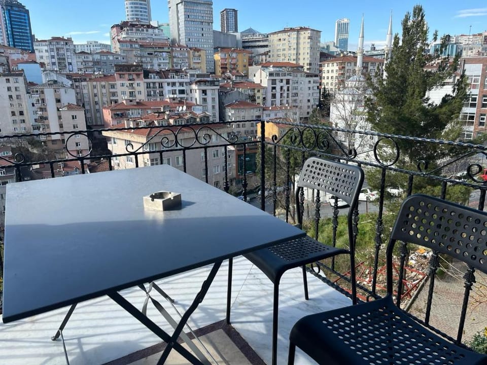 Wonderful Istanbul view, 10 min walk to Metro Apartment in Istanbul