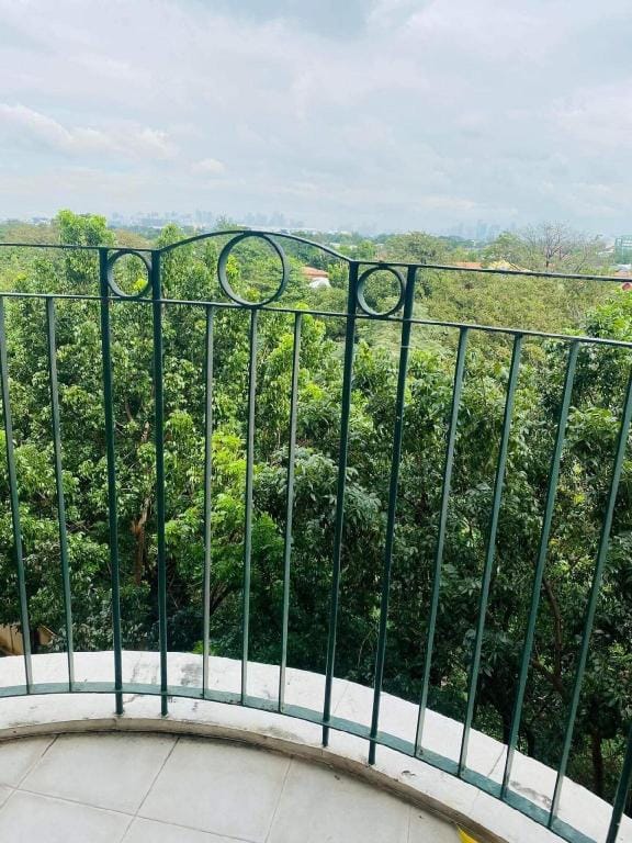 Chateau Elysee 2-1br  near Airport,bar,Resto Apartment in Paranaque