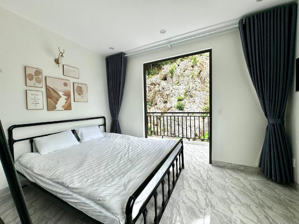 Strawberry Ha Giang Loop - King Bed Moutian View Apartment in Vietnam