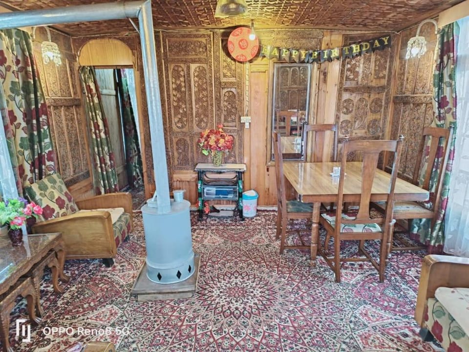 NORMANDI & YOUNG NORMANDI HOUSEBOAT Vacation rental in India