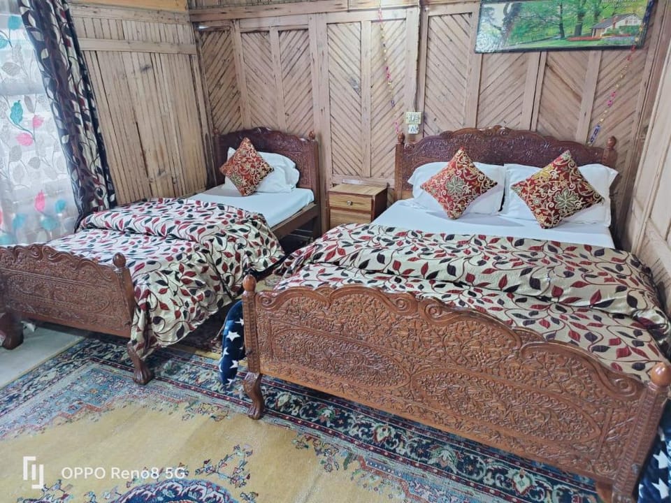 NORMANDI & YOUNG NORMANDI HOUSEBOAT Vacation rental in India