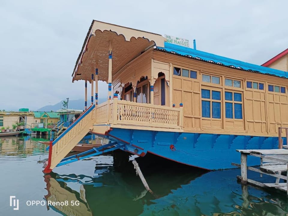 NORMANDI & YOUNG NORMANDI HOUSEBOAT Vacation rental in India