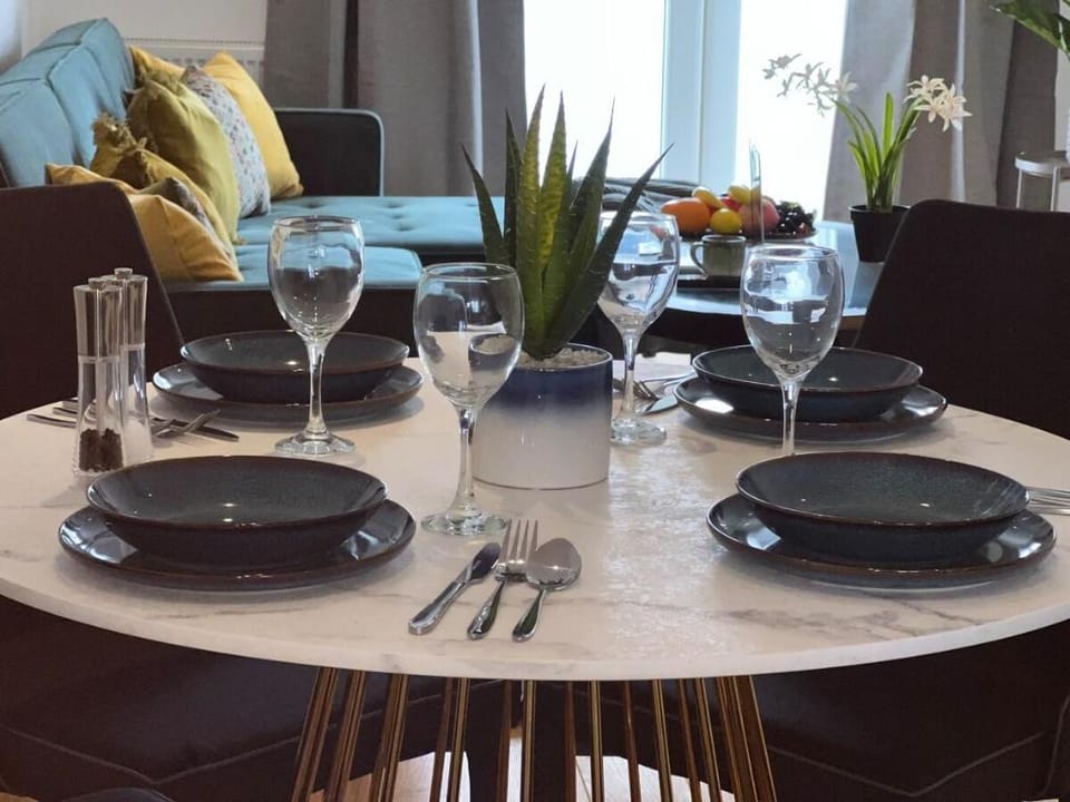 Luxurious & Stylish Flat, Close To London & Shops Vacation rental in London