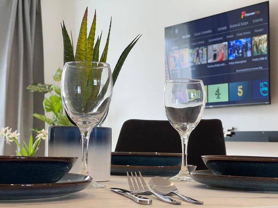 Luxurious & Stylish Flat, Close To London & Shops Vacation rental in London