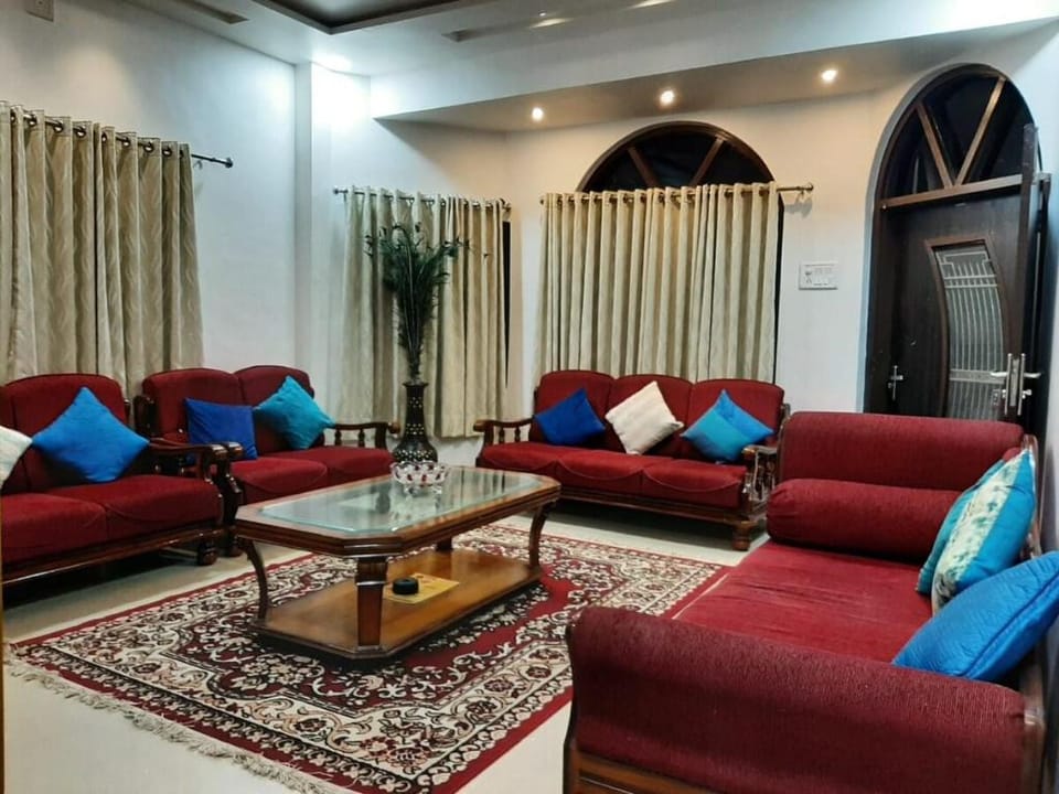 On the Rocks, Home Stay- PREMIUM OPTION Villa in Gujarat