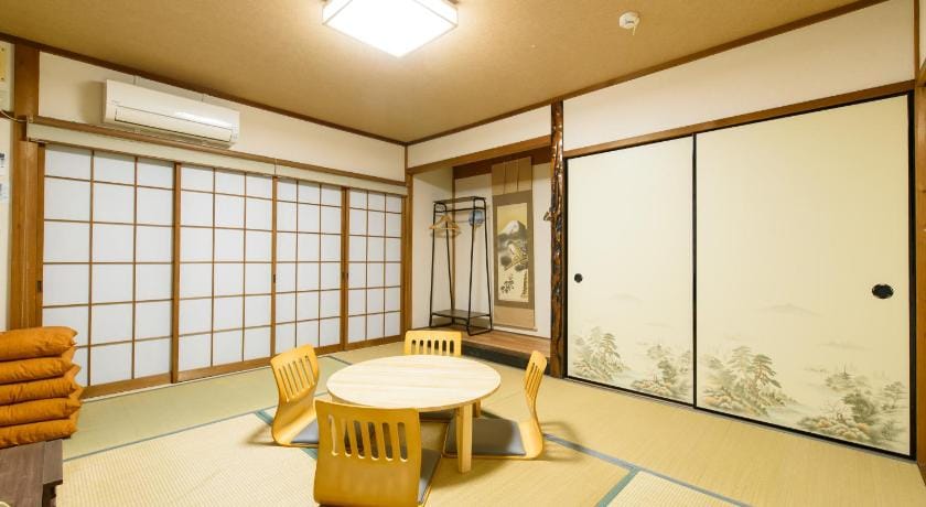 Ushiwakamaru Hotel in Kyoto