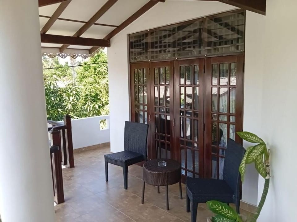 French Touch with Happy Vibes. Villa in Western Province