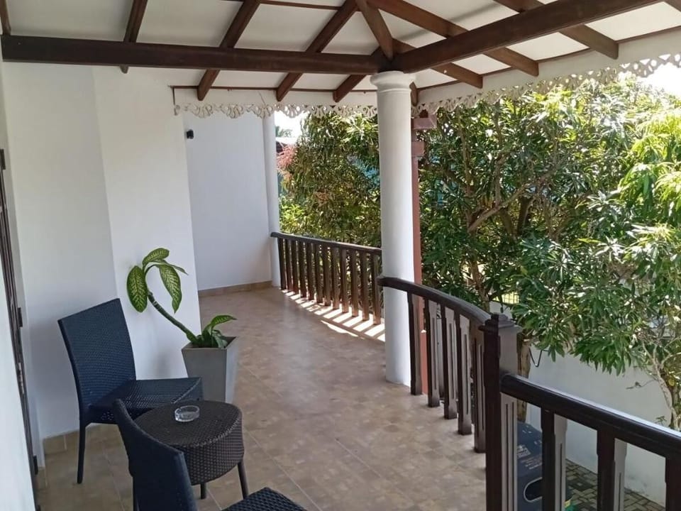 French Touch with Happy Vibes. Villa in Western Province
