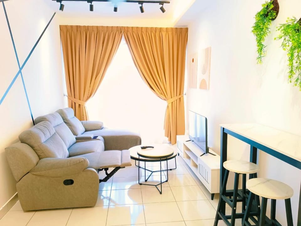 Kulai Merpati Indah Apt 17 5B11Pax near IOI AEON Apartment in Johor