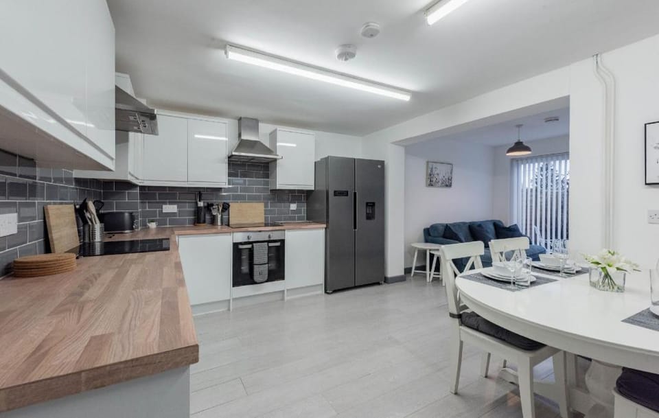 High End Double Room with Own Bathroom Facilities Vacation rental in Bedford