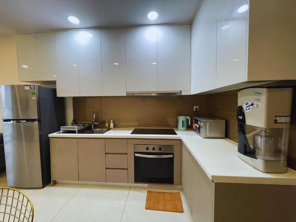 RoseHouse - PoolView #  2BR # Central Location Apartment in Ho Chi Minh City