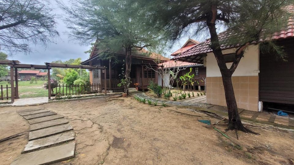 Seraya•Zaki's Residence• Marang,•Terengganu Vacation rental in Terengganu, Malaysia