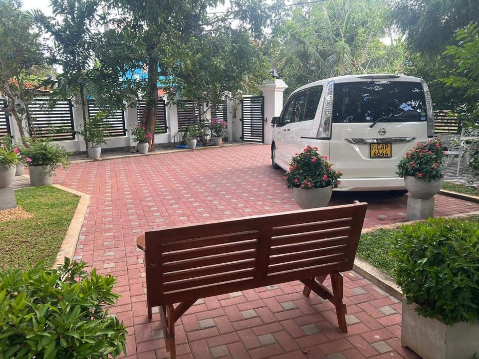 The Way Better than Hotel - Kevzz Villa Apartment in Negombo