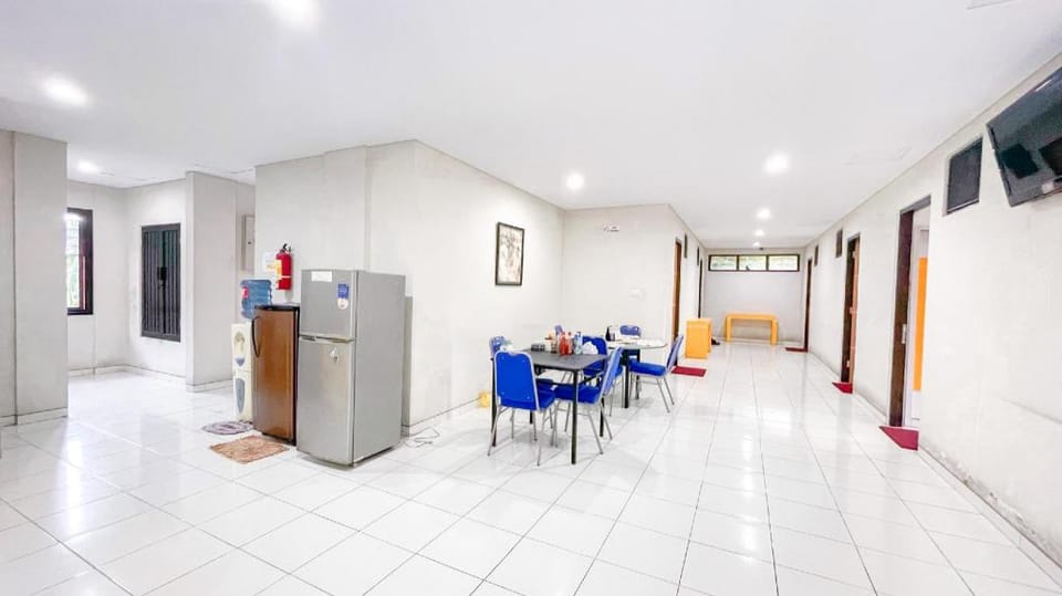 Cozynest Tenggilis Bed and Breakfast in Surabaya
