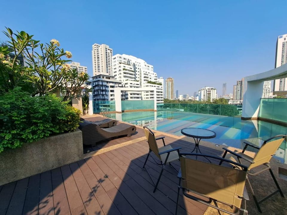5 minutes to BTS Phrom phong and shopping mall Apartment in Bangkok