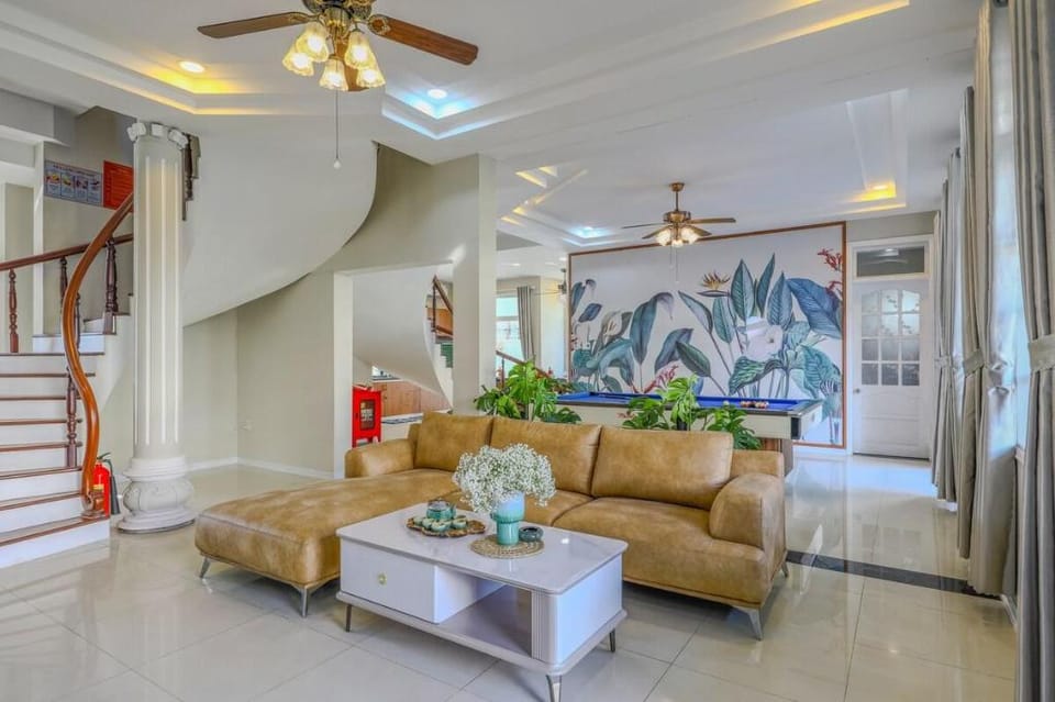 6Brs-Private Pool-Jacuzzi- 70m to My Khe Beach Villa in Da Nang