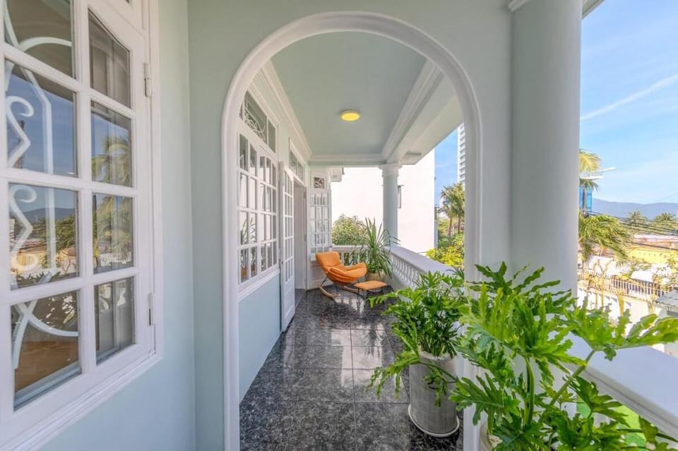 6Brs-Private Pool-Jacuzzi- 70m to My Khe Beach Villa in Da Nang