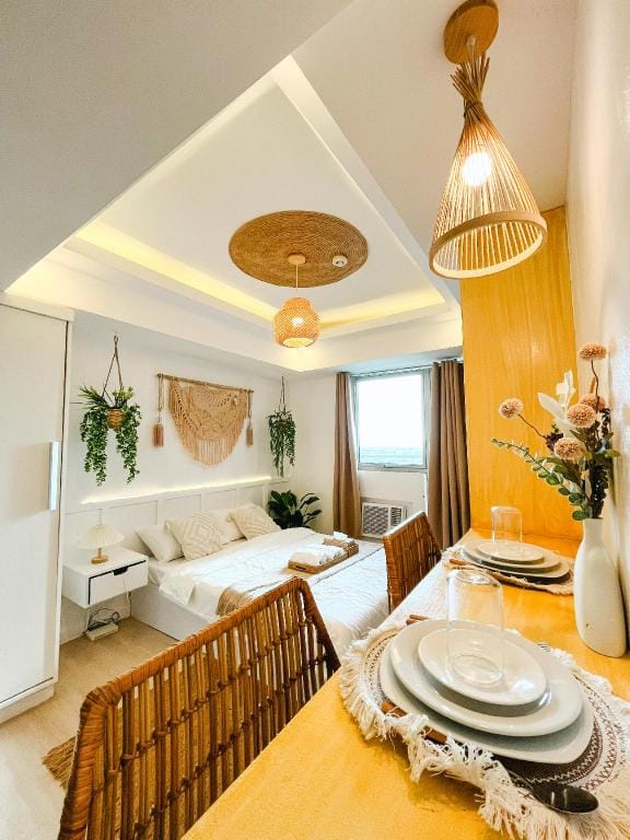 Cozy Oak: Boho Studio for Couples w/ Huge Balcony Apartment in Calabarzon