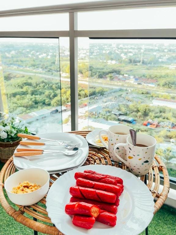 Cozy Oak: Boho Studio for Couples w/ Huge Balcony Apartment in Calabarzon