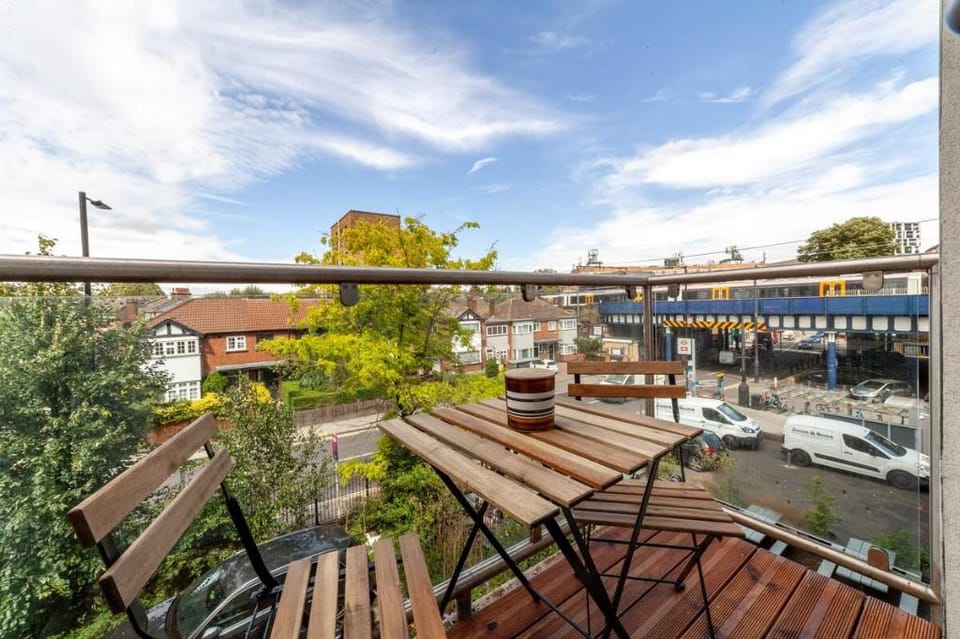 3 Bed 3 Bathrooms Modern Bright Flat, Hackney Apartment in London Borough of Hackney