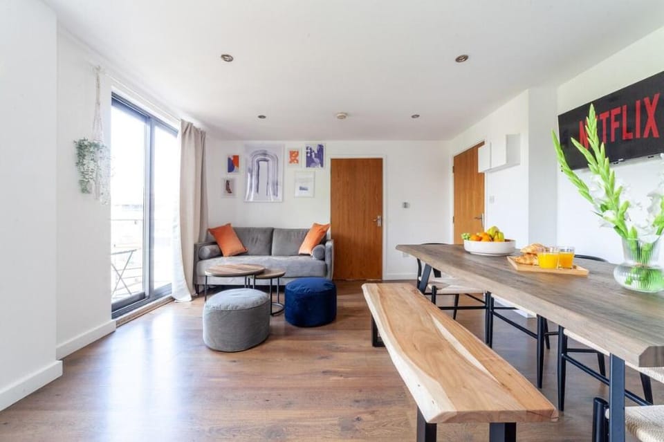 3 Bed 3 Bathrooms Modern Bright Flat, Hackney Apartment in London Borough of Hackney