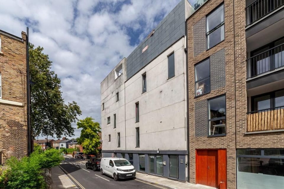 3 Bed 3 Bathrooms Modern Bright Flat, Hackney Apartment in London Borough of Hackney