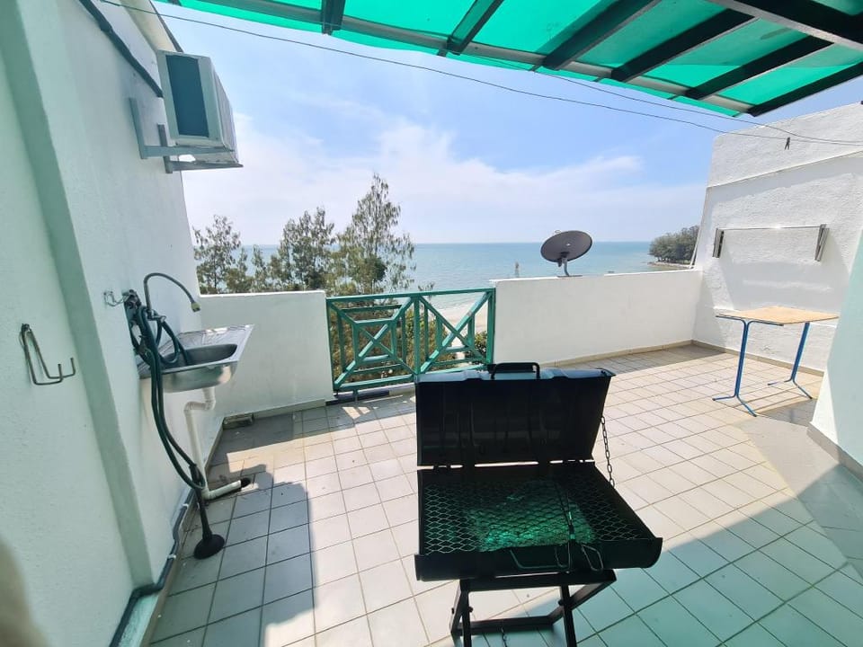 BBQ at Private Seaview 180° , Duplex fit 1-13pax  Vacation rental in Port Dickson