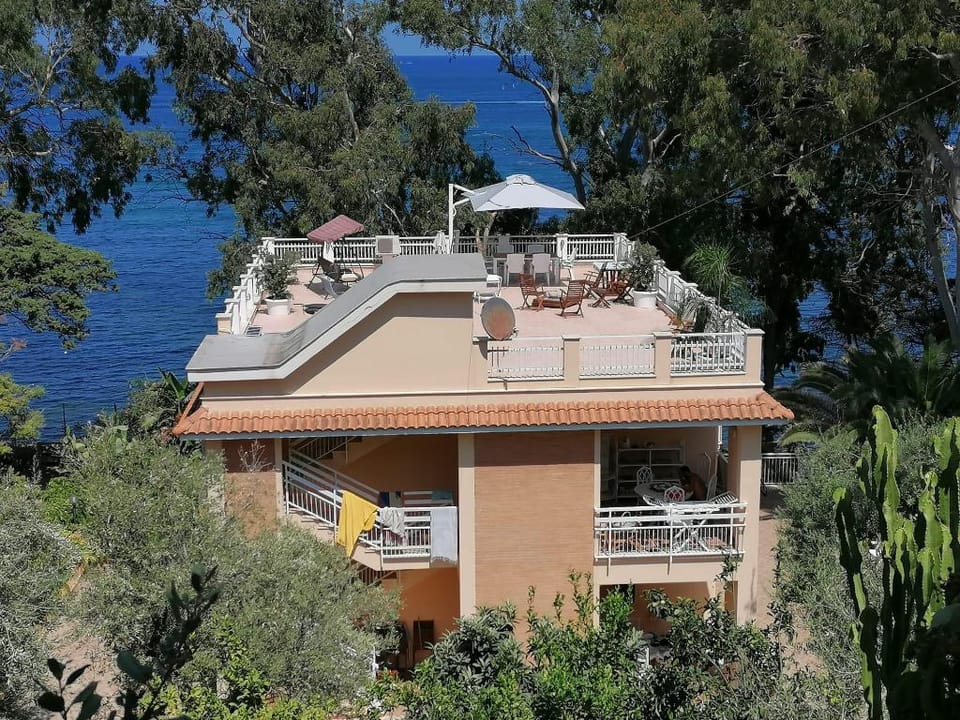 appartamento in villa a pochi passi dal mare Apartment in Sicily