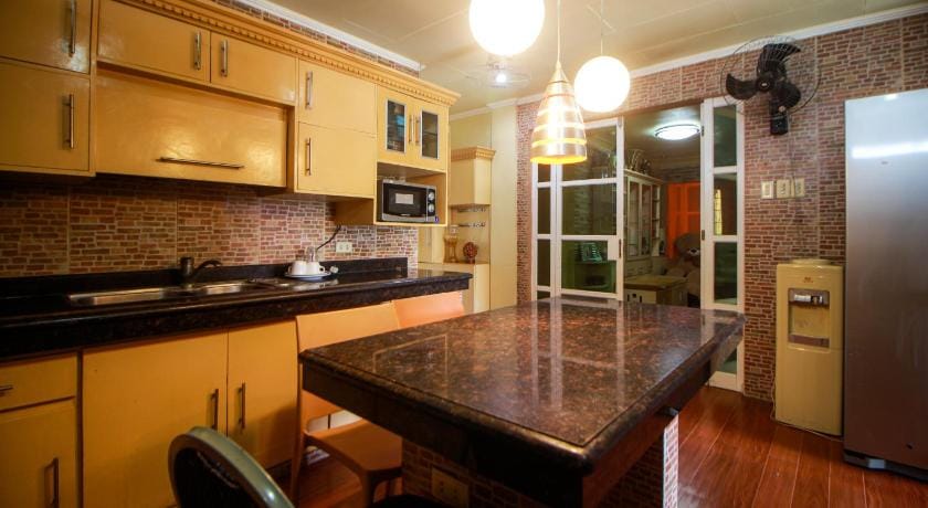 Amor Building - Urdaneta City Bed and Breakfast in Ilocos Region