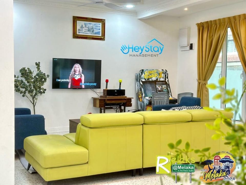 Klebang 4B3B21Pax PooltableKaraoK Jacuzzi TownArea Vacation rental in Malacca