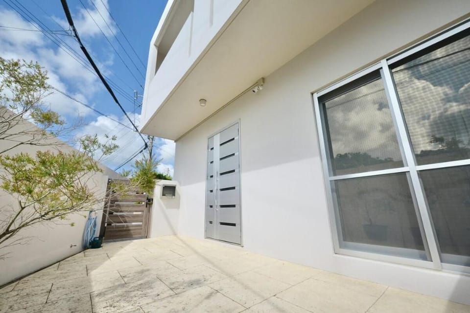 Comfort Stay> Accommodates up to 10 people! Relax with two families or friends in Okinawa. Villa in Okinawa Prefecture