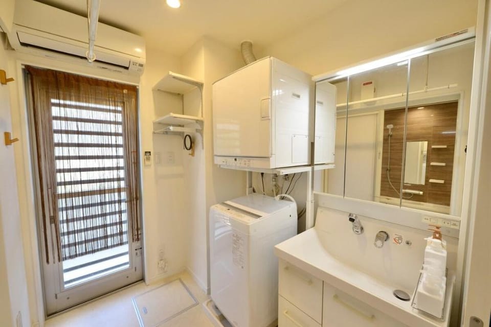 Comfort Stay> Accommodates up to 10 people! Relax with two families or friends in Okinawa. Villa in Okinawa Prefecture