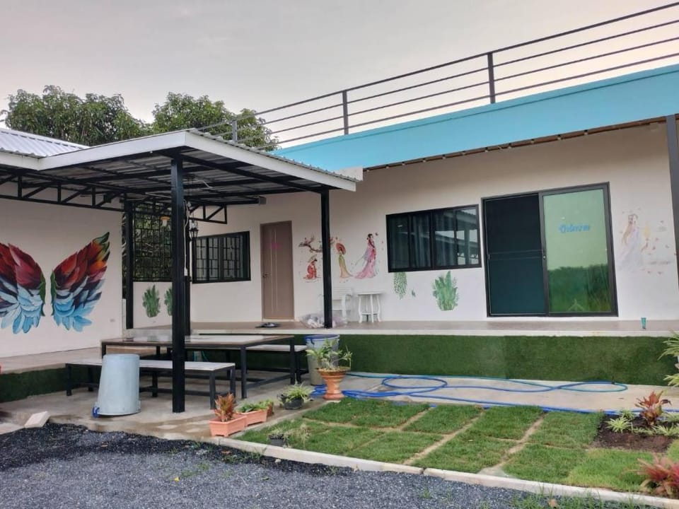 อิฏฐ์สรีพูลวิลล่า โซนบ้าน จงรักษ์ Villa in Laos