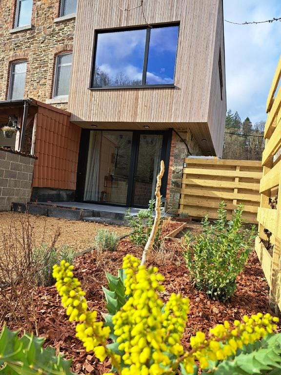 Amikalement vôtre Vacation rental in Wallonia, Belgium
