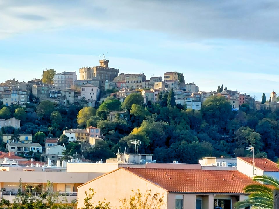 clat Mditerranen - Netflix Apartment in Cagnes-sur-Mer