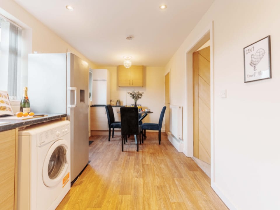 Perfect for Families & Contractors - FREE Parking! Vacation rental in Leeds