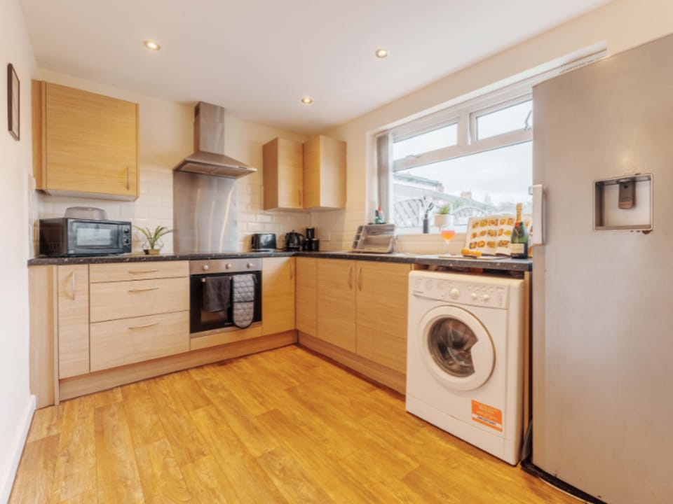 Perfect for Families & Contractors - FREE Parking! Vacation rental in Leeds